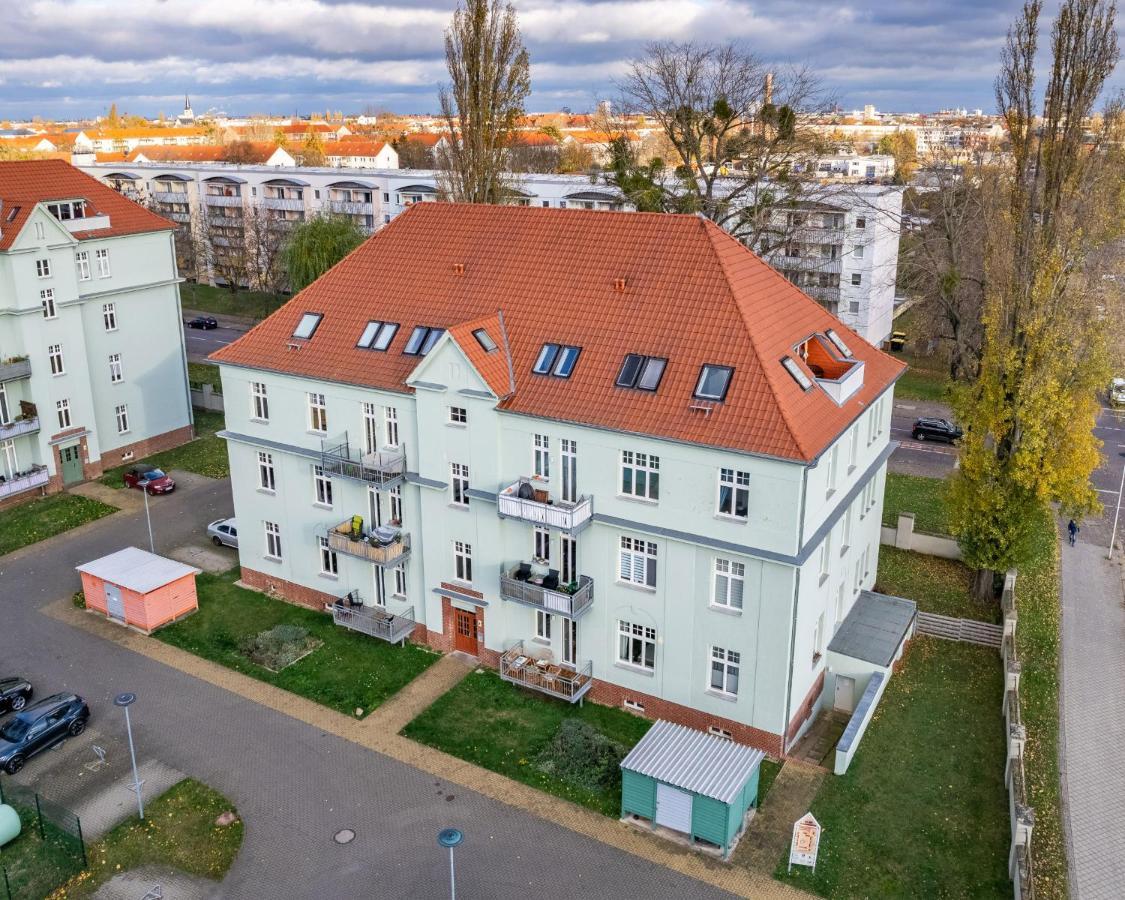 Ruhig - Privatparkplatz - Barrierearm Quiet - Private Car Park - Low Barrier Magdeburg Luaran gambar