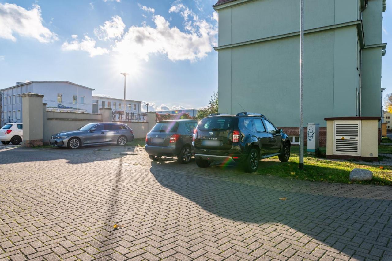 Ruhig - Privatparkplatz - Barrierearm Quiet - Private Car Park - Low Barrier Magdeburg Luaran gambar